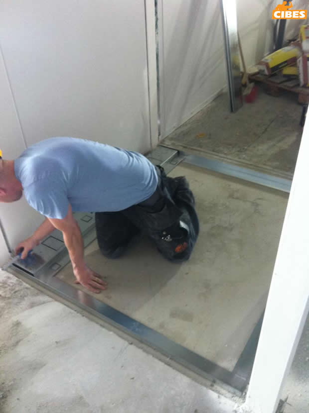 兩層別墅電梯安裝現場