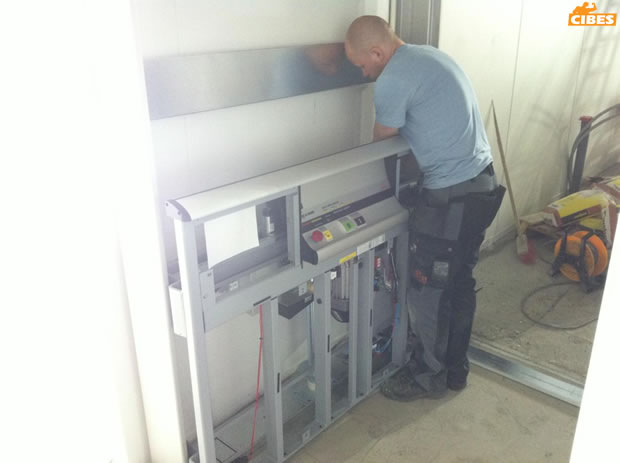 兩層別墅電梯安裝現場