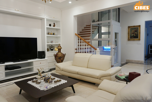 樓梯中間安裝別墅電梯