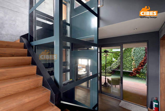 樓梯中間安裝別墅電梯