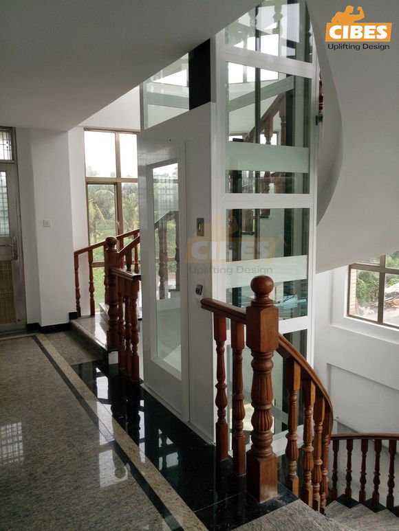 樓梯中間安裝別墅電梯