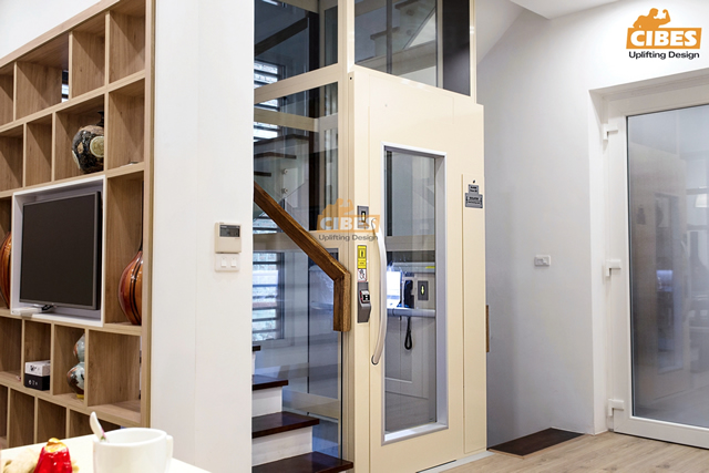 樓梯中間安裝別墅電梯