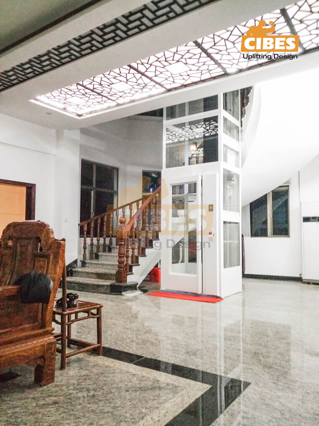 樓梯中間安裝別墅電梯