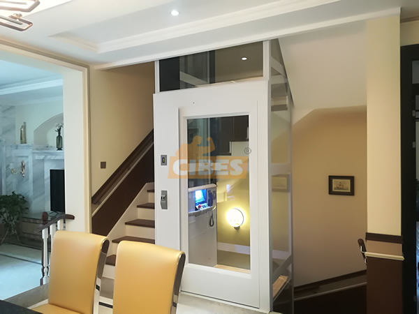 別墅電梯樓梯中間安裝