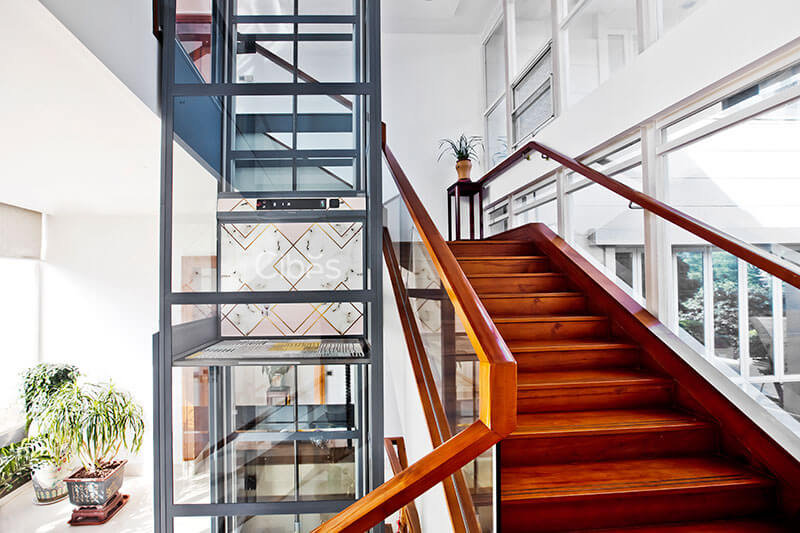 別墅樓梯中間電梯